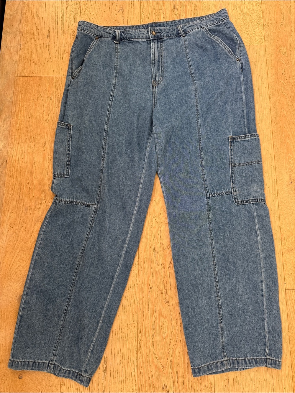 High-Rise Wide-Leg Cargo Jeans in Denim Blue